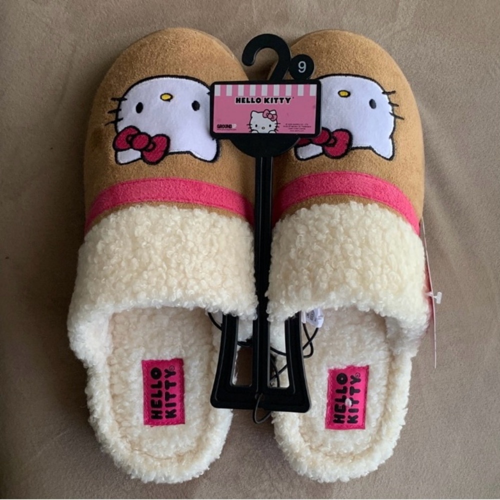 Sanrio Hello Kitty Laddies Sherpa Slippers